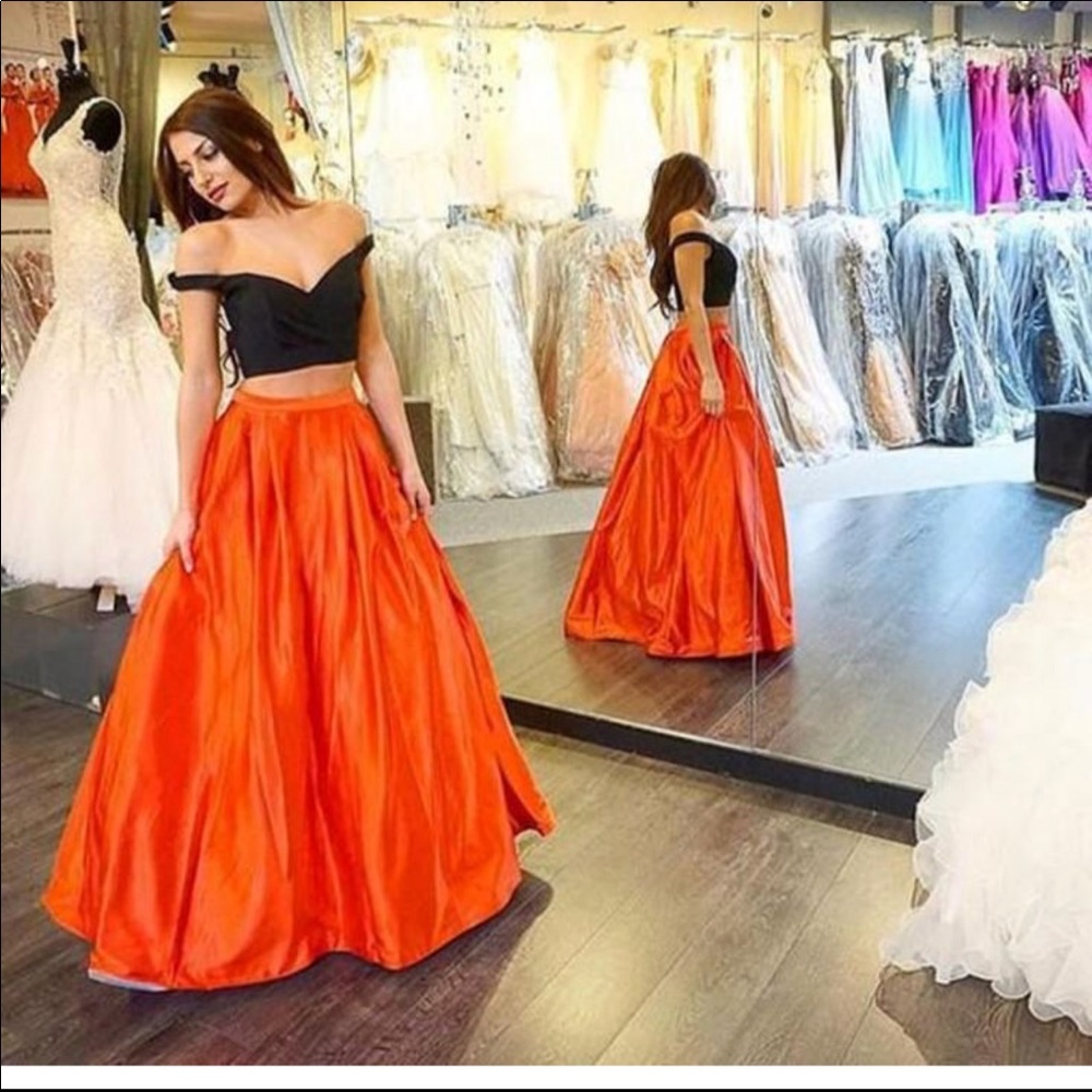 👸🏼ISO Pageant Dresses👸🏼item in pic/not 4 sale